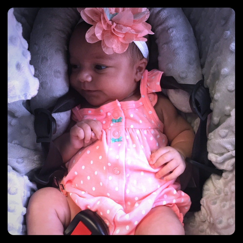 Adorable Carter’s romper baby... 0-3 months.